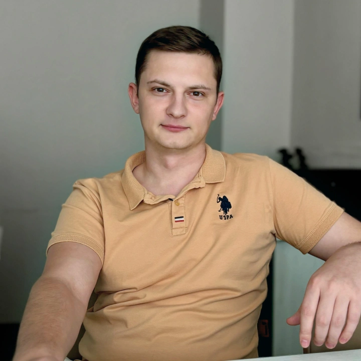 Алексей – менеджер проектов ART6 в Сургуте